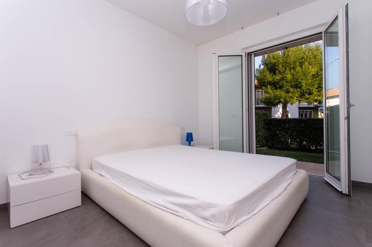 S018 - Sirolo, Nuovissimo Trilocale In Pietra Con Giardino Dx Διαμέρισμα Εξωτερικό φωτογραφία