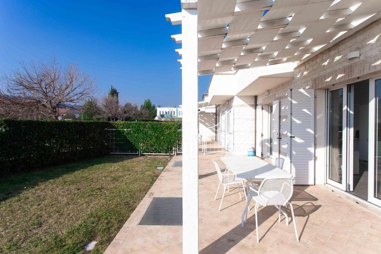 S018 - Sirolo, Nuovissimo Trilocale In Pietra Con Giardino Dx Διαμέρισμα Εξωτερικό φωτογραφία